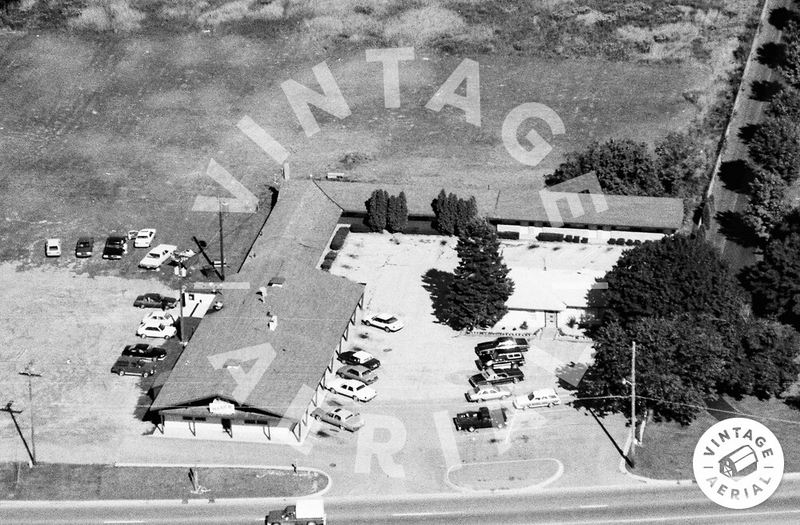 Mark III Grille & Bar and Inn (Royal Motel & Restaurant) - 1991